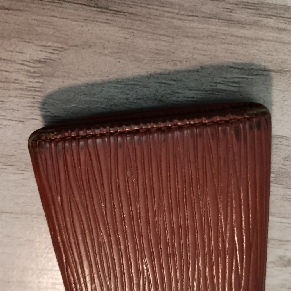 Louis Vuitton Brown Epi Leather 4 Key Holder